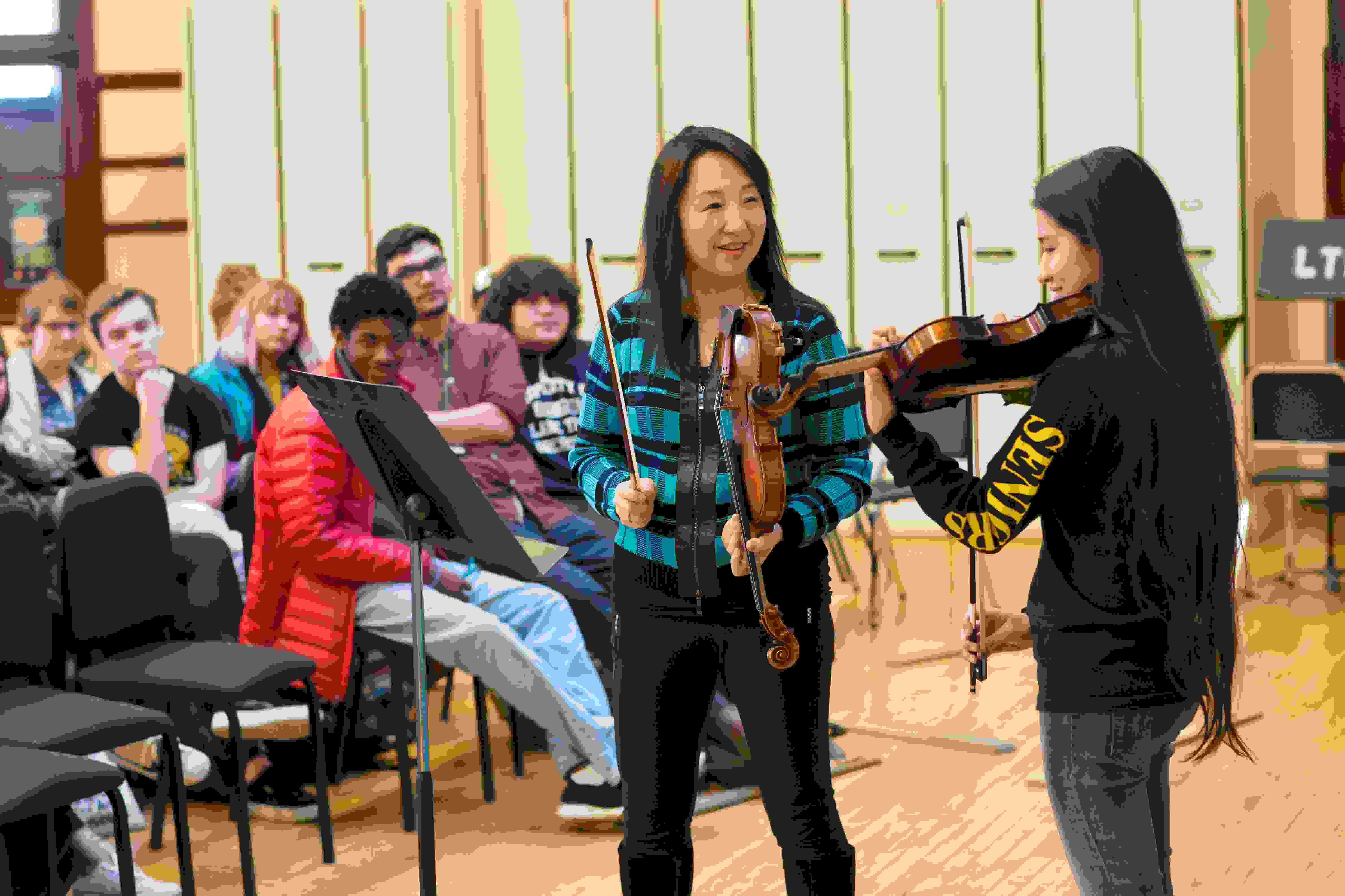 CSO Assistant Concertmaster Yuan-Qing Yu instructs Rebecca Vazquez in a master class at Lane Tech High School.