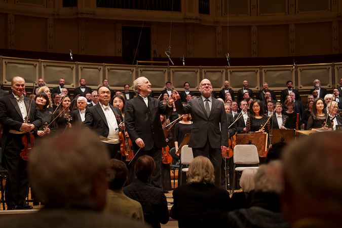A bow show of conductor Manfred Honeck and guest chorus director Donald Nally