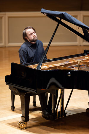 solo pianist at piano