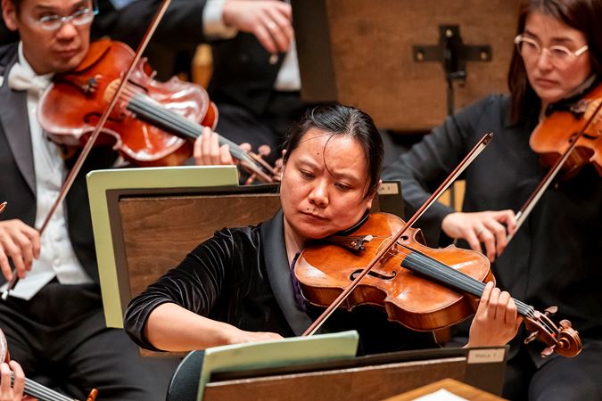 Close up of principal viola Teng Li