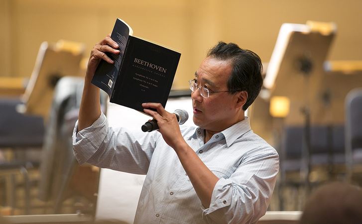 Ahead of a conductor-less performance of Beethoven’s Sixth Symphony with the Civic Orchestra in 2013, Ma takes a deep dive into the score.