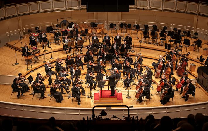 Wide shot of the CSO with Esa-Pekka Salonen on the podium