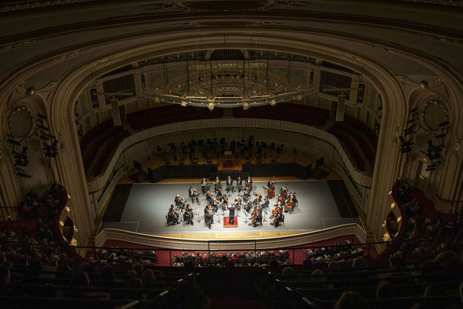 A wide shot of the CSO and Harry Bicket from the Flynn Gallery