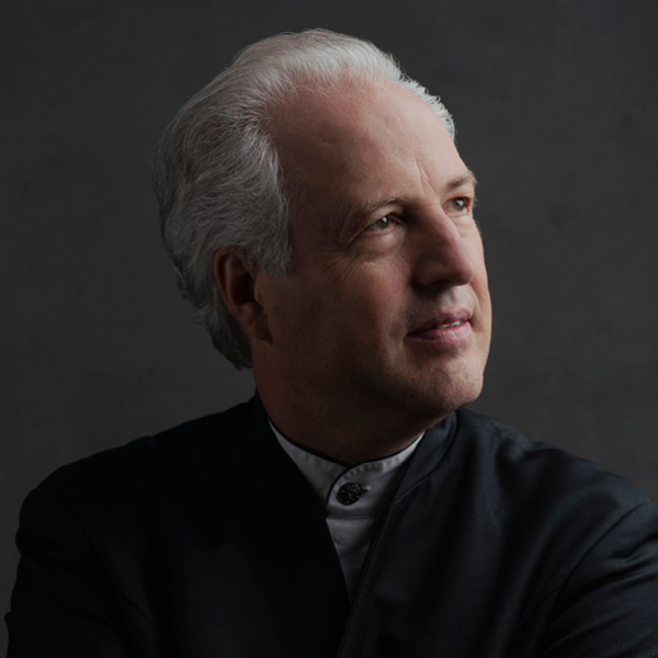 Honeck Conducts Mozart Requiem