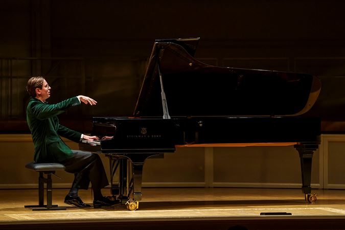 Closeup action shot of pianist Víkingur Ólafsson