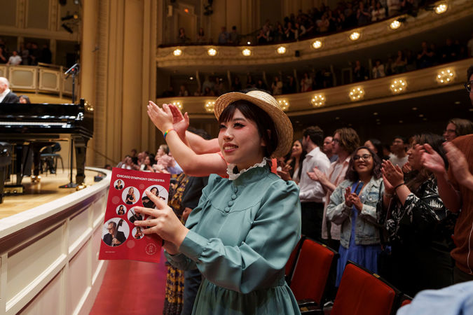 front row clapping