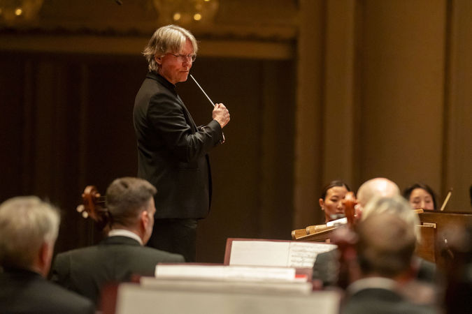 A closeup of Esa-Pekka Salonen conducting the CSO