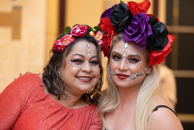 audience members in Día de los Muertos costumes
