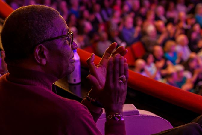 audience member clapping