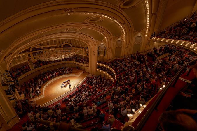 applause from gallery