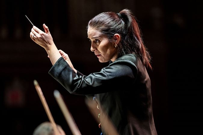 Lina González-Granados cues the Orchestra