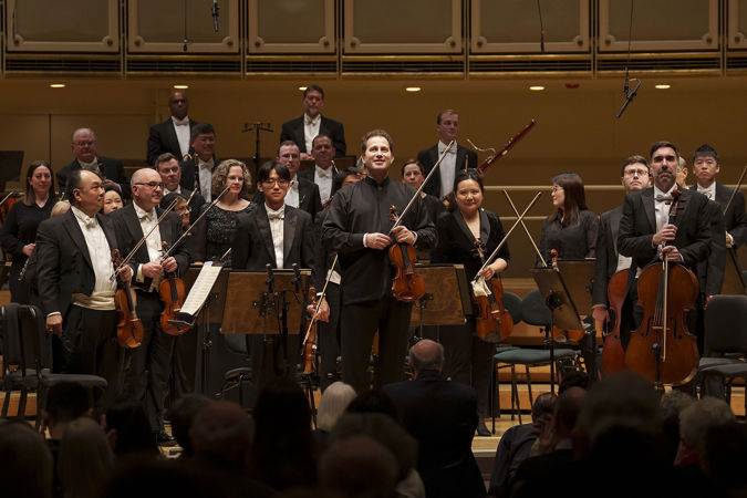A bow shot of Nikolaj Szeps-Znaider and the Chicago Symphony Orchestra