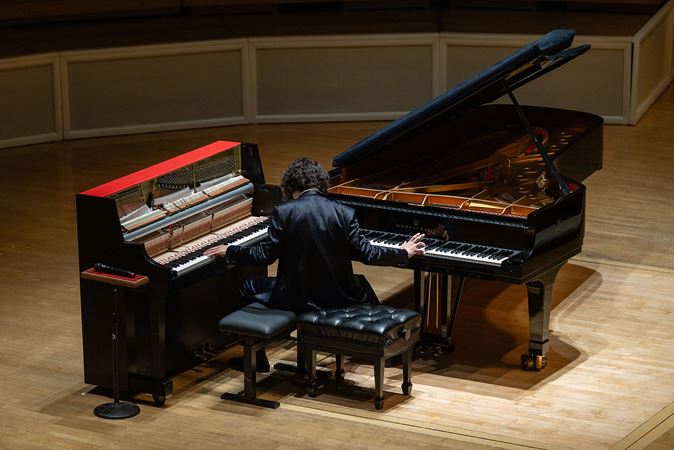 Hayato Sumino performs on two pianos at once