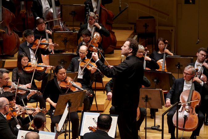 Nikolaj Szeps-Znaider leading the Chicago Symphony Orchestra