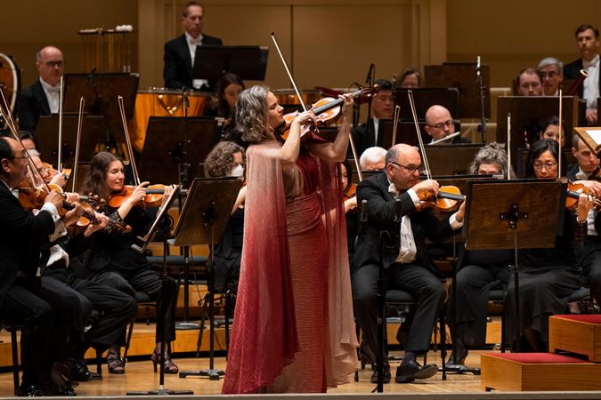 Hahn performing Sarasate's Carmen Fantasy