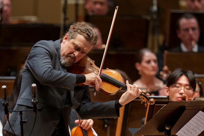 violinist Christian Tetzlaff solos