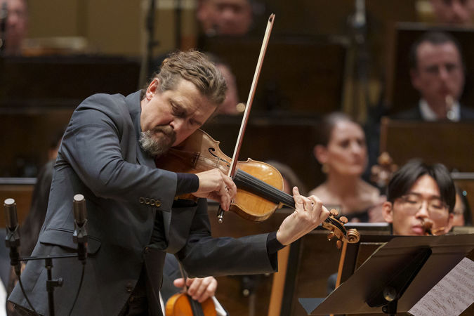 violinist Christian Tetzlaff solos