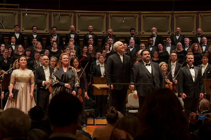 Bow show of the Chicago Symphony Orchestra and Chorus, conductor Manfred Honeck and featured vocalists.