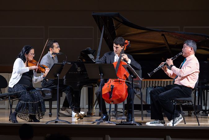 a quartet performs Brittany Green's shift unravel break
