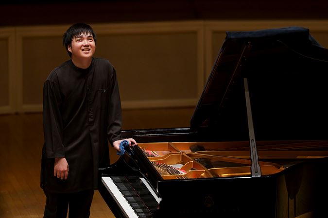 A bow shot of Japanese pianist Mao Fujita