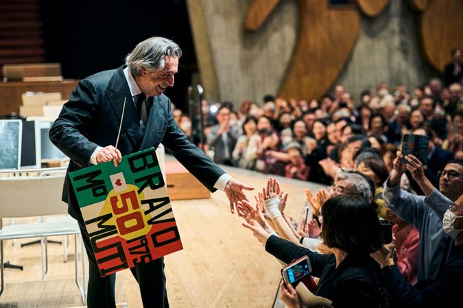 Muti greets fans in Tokyo