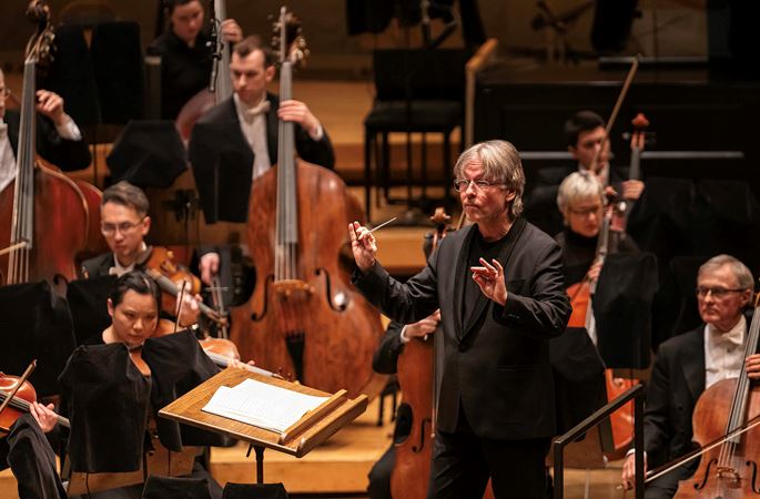 Closeup of Esa-Pekka Salonen conducting the CSO