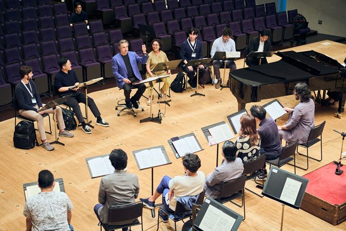 Muti leads a master class with young conductors and soloists at the Italian Opera Academy