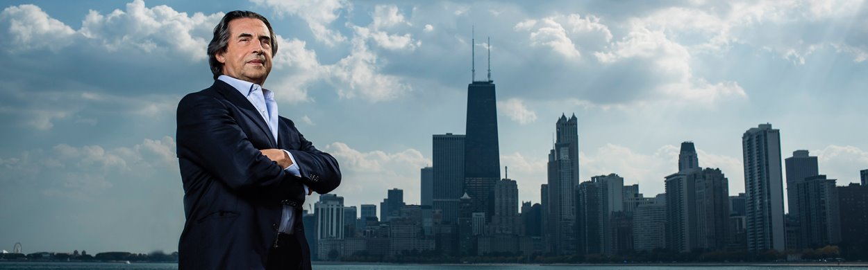 Riccardo Muti against the Chicago skyline
