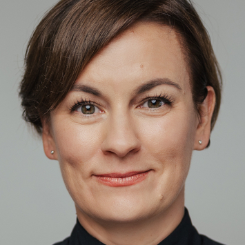  Daniela Candillari