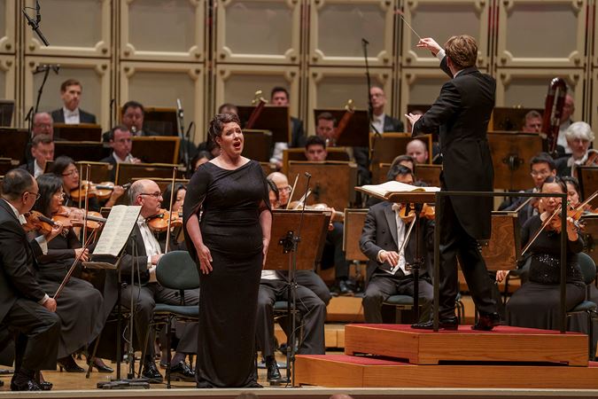 Contalto soloist Weibke Lehmkuhl sings on stage in Mahler's Third Symphony with the Chicago Symphony Orchestra