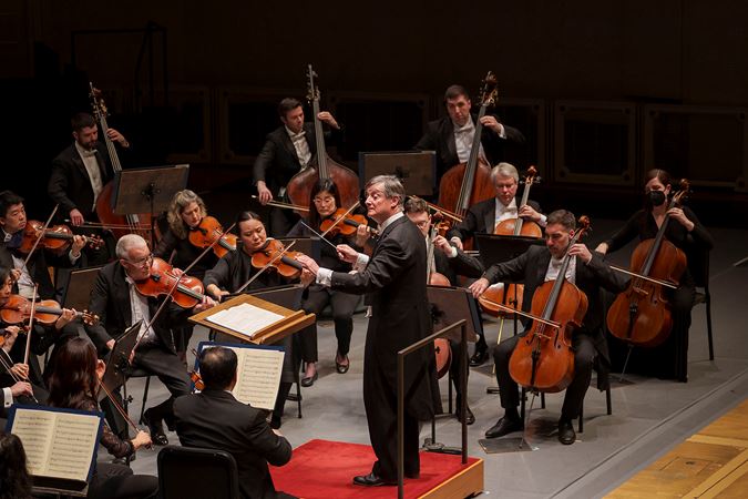 Harry Bicket leads the CSO in Haydn's Farewell Symphony