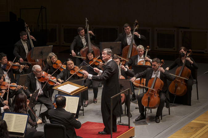 Harry Bicket leads the CSO in Haydn's Farewell Symphony