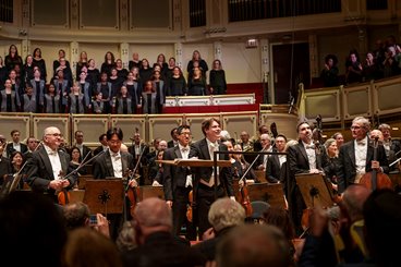 A bow shot of Zell Music Director Designate Klaus Mäkelä, the Chicago Symphony Orchestra and Chorus and Uniting Voices Chicago