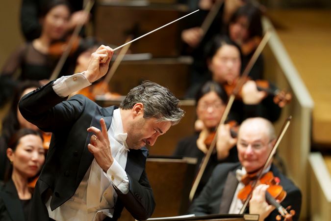 David Afkham conducts with vigor