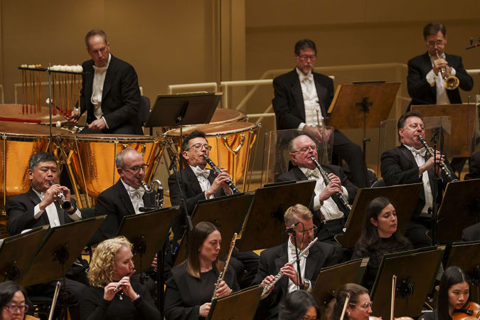 the clarinet section goes "bells up" while performing Mahler's Seventh