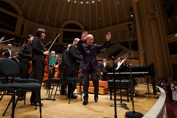 Hisaishi acknowledging audience