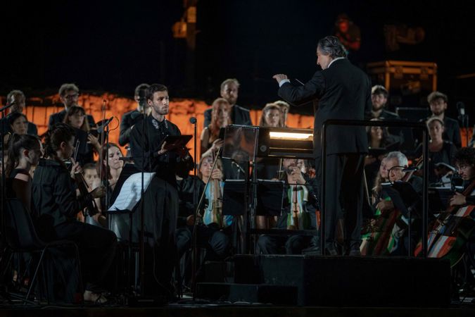 Muti conducting in Lampedusa