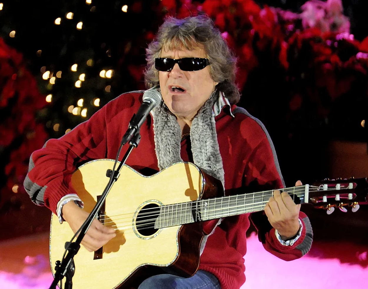 Jos Feliciano returns with first new holiday song in 50 years