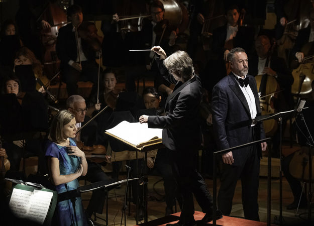 A group shot of opera singers Ekaterina Gubanova, Christian Van Horn and conductor Esa-Pekka Salonen