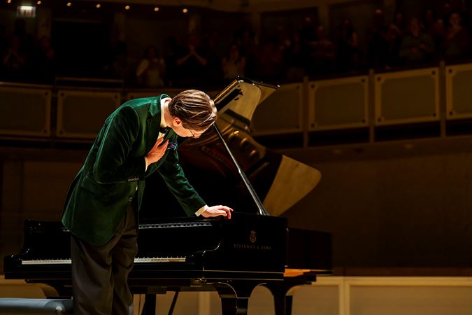 Closeup bow shot of pianist Víkingur Ólafsson