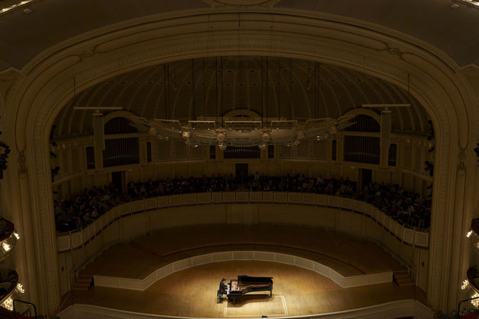 Wide shot of Mao Fujita playing the piano
