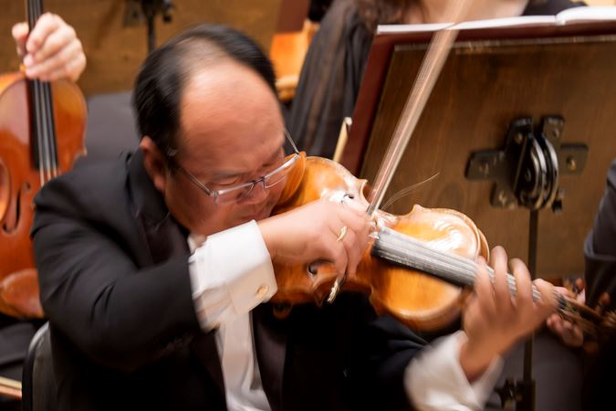 CSO concertmaster Robert Chen is a blur of motion during his solo in Ein Heldenleben