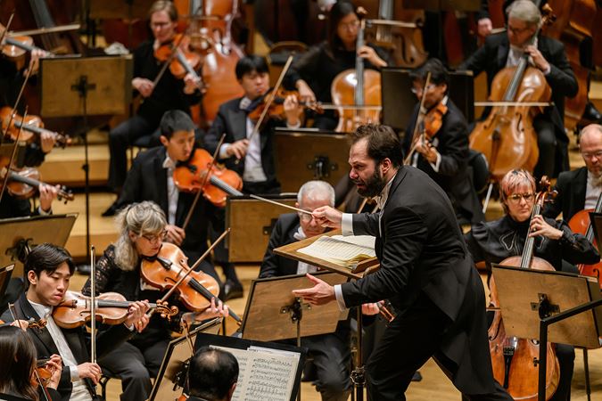 Petr Popelka animatedly conducts Brahms 3