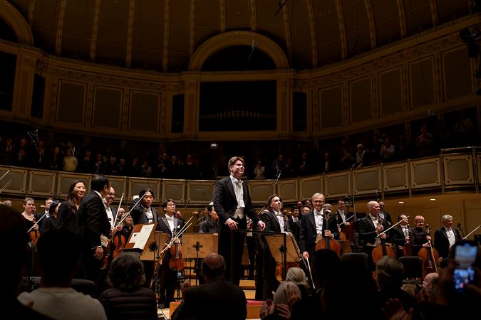 Klaus Mäkelä and the Orchestra smile and take a final bow