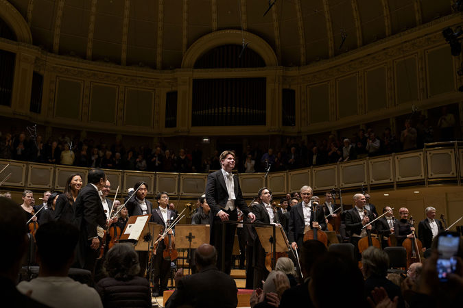 Klaus Mäkelä and the Orchestra smile and take a final bow