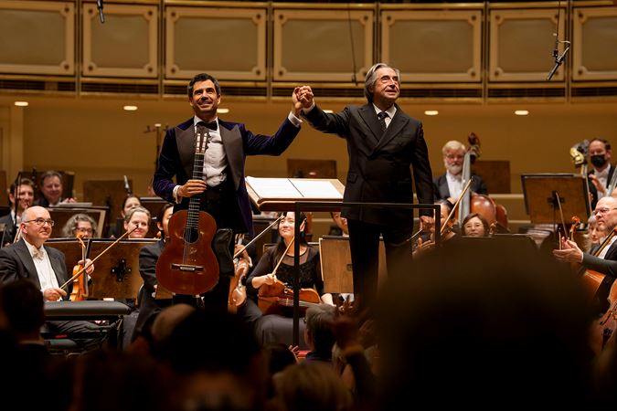 Pablo Sáinz-Villegas and CSO Music Director Emeritus for Life Riccardo Muti, both dressed in concert black, take a bow hand in hand