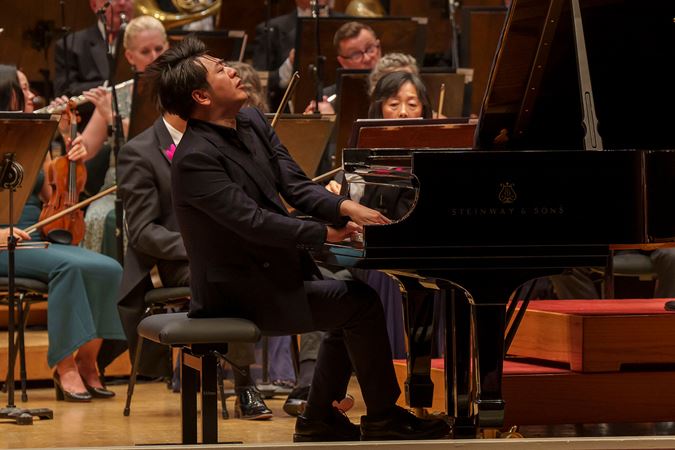 Lang Lang playing