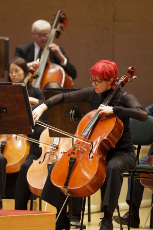 Closeup of Katinka Kleijn performing on stage