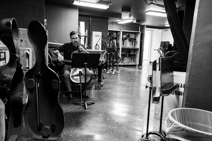 CSO cello Kenneth Olsen warming up backstage