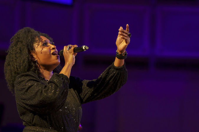 Close up of singer Simbryt Dortch singing a tribute song written as part of the Notes for Peace initiative